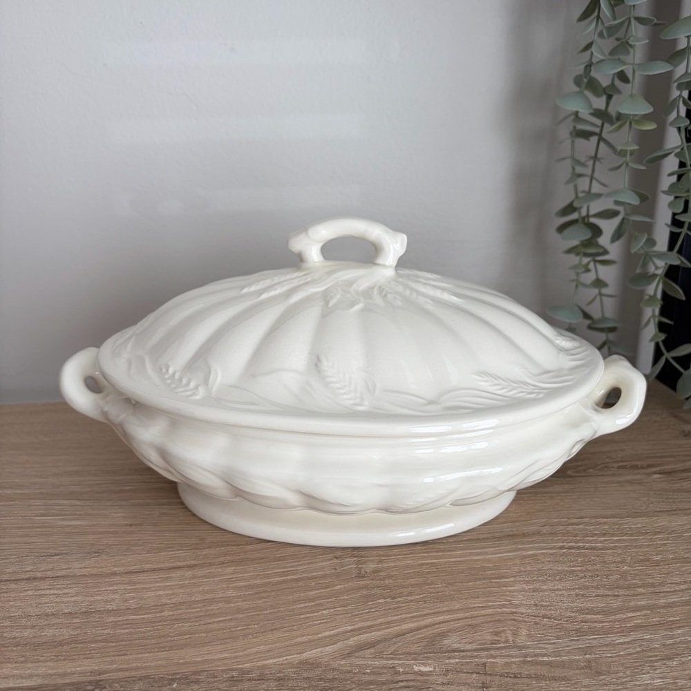 Vintage White Ceramic Embossed Wheat Covered Casserole Dish Lid Tureen Farmhouse